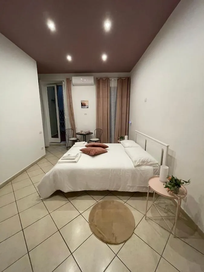 Napule E ... Hotel Naples Italy